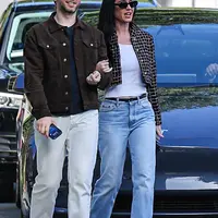 凯蒂佩芮与朋友出席奥斯卡派对