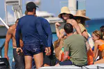 凯蒂·佩芮、奥兰多·布鲁姆和朋友们​离开55号俱乐部海滩