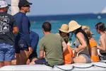 凯蒂·佩芮、奥兰多·布鲁姆和朋友们​离开55号俱乐部海滩