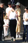 凯蒂·佩芮和奥兰多·布鲁姆带着女儿黛西在纽约翠贝卡区散步