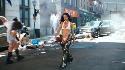 Woman's World - 音乐录影带