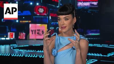 凯蒂佩芮在太空飞行前学习卡尔·萨根宇宙以及天体物理学和弦理论 | 美联社