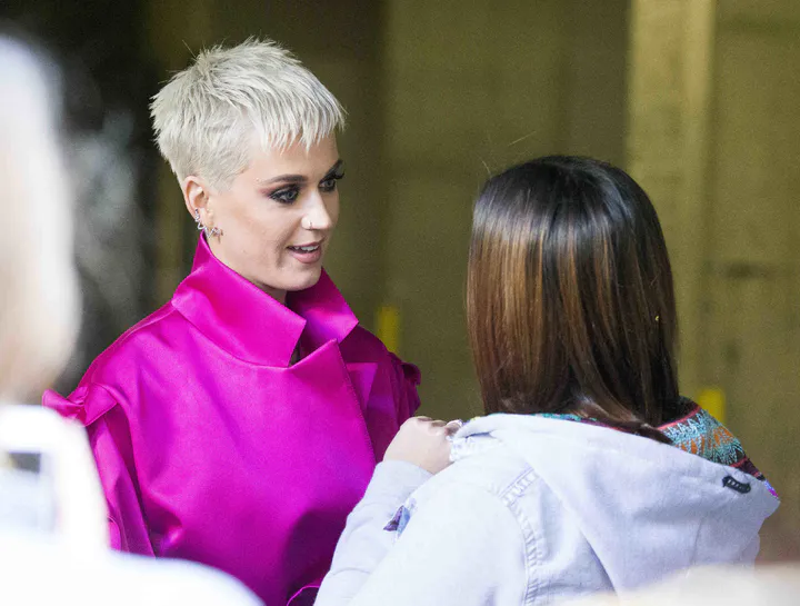 悉尼环球音乐大楼下和粉丝见面 - 2017年7月1日街拍