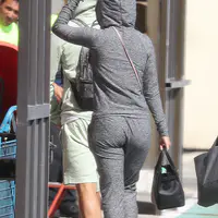 Orlando Bloom 和 Katy Perry 搭私人飞机到法国